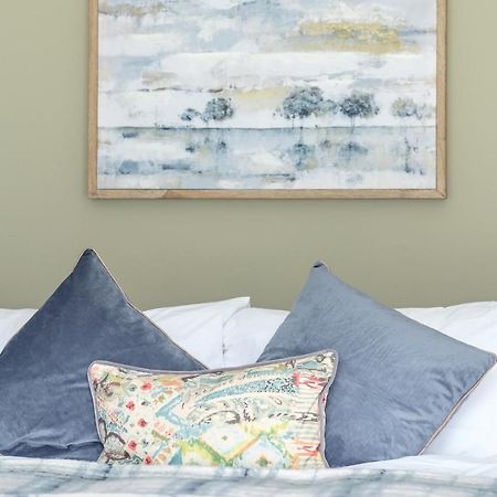 Dickens Suite- Cozy Suite 15Min Close To Gatwick Crawley (West Sussex) Exterior foto