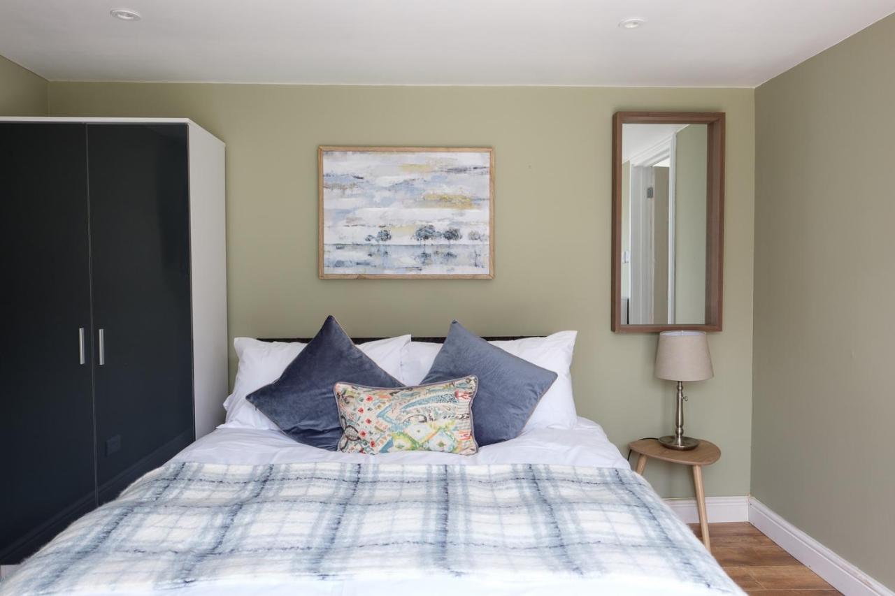 Dickens Suite- Cozy Suite 15Min Close To Gatwick Crawley (West Sussex) Exterior foto