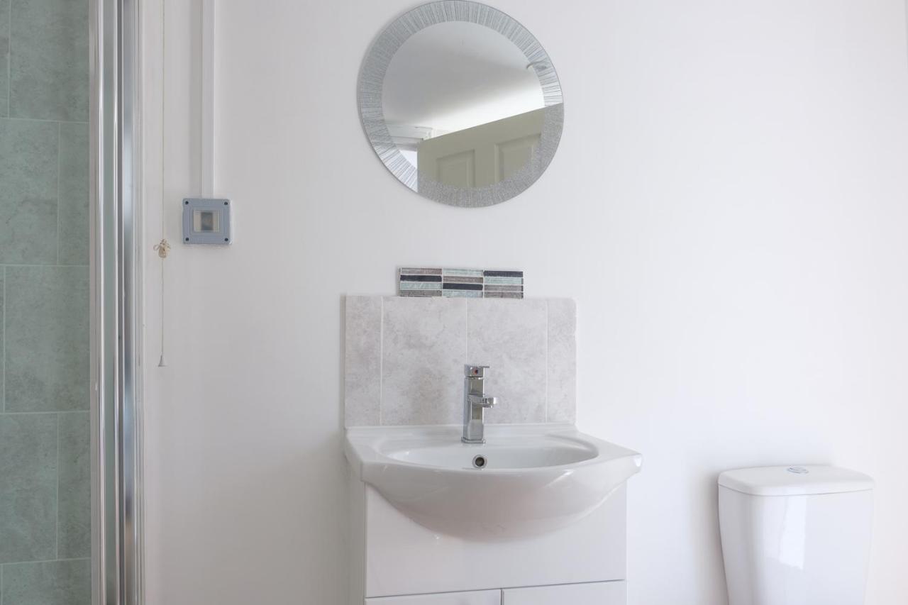 Dickens Suite- Cozy Suite 15Min Close To Gatwick Crawley (West Sussex) Exterior foto